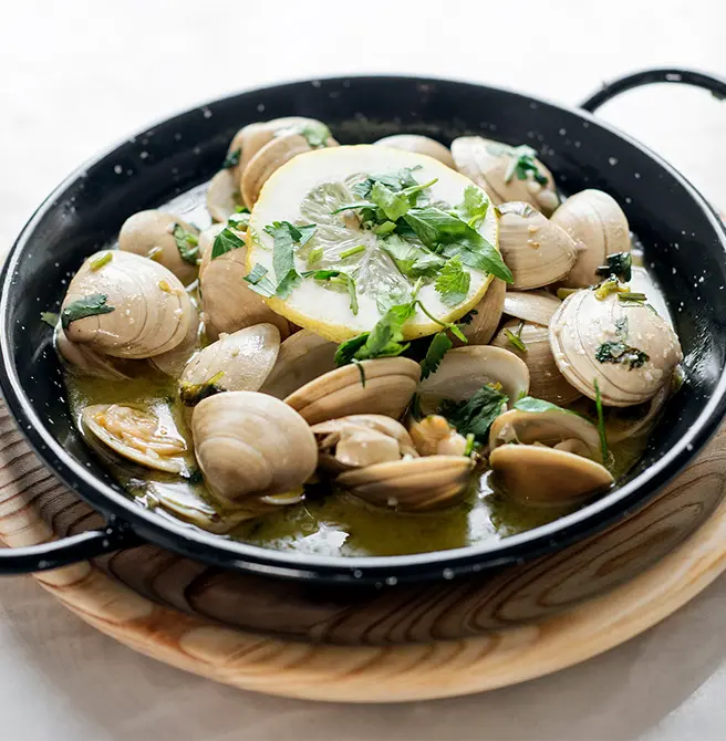 Steamed Mussels in White Wine & Garlic Recipe at NutriaMed